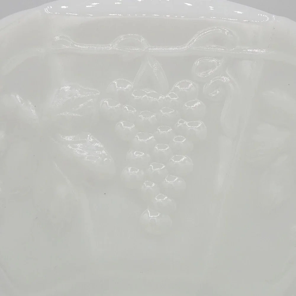 Vintage Indiana‎ Glass Company Milk Glass Pedestal Bowl Grape Vine Collectible